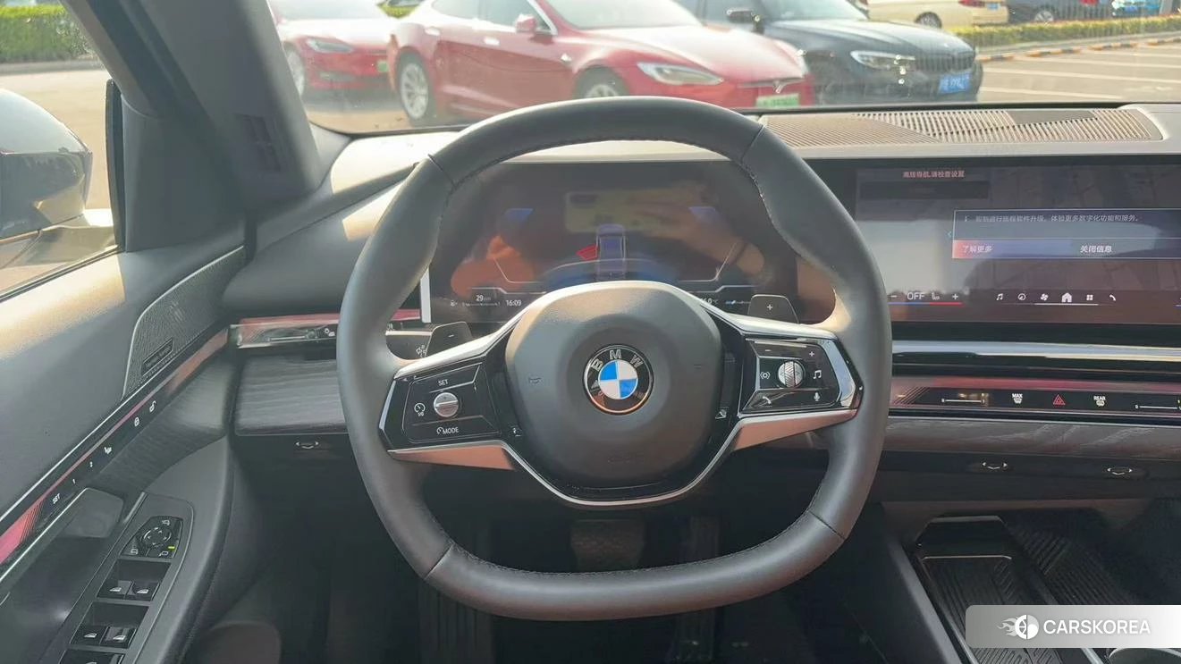 BMW 5 series 2024 Серебристо-серый из Китая, фото 4