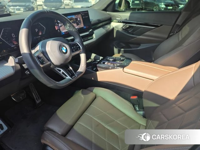 BMW 5 Series (G60) 2024 Белый из Кореи, фото 4