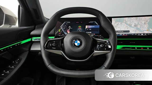 BMW 5 Series (G60) 2025 Светло-серебряный цвет из Кореи, фото 4