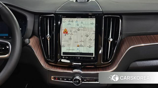 Volvo XC60 second Generation 2024 Белый из Кореи, фото 4