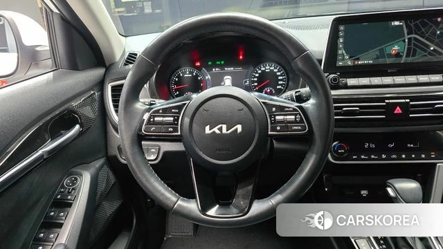 Kia Seltos 2022 Белый из Кореи, фото 4
