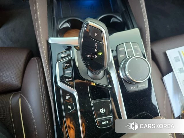 BMW 5 Series (G30) 2022 Серебристо-серый из Кореи, фото 4