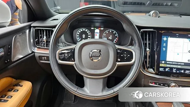 Volvo V60 Cross-Country 2nd Generation 2022 Белый из Кореи, фото 4