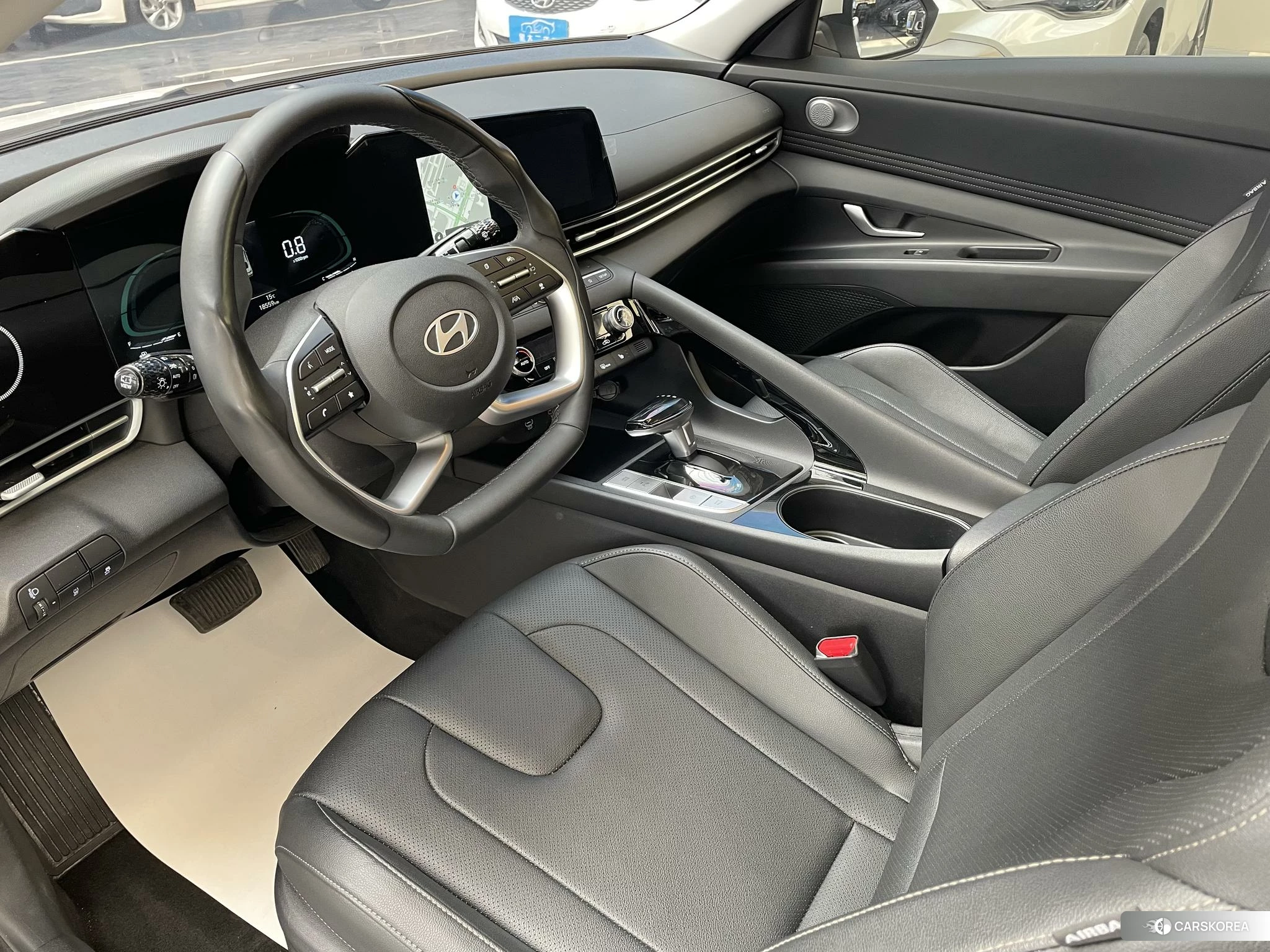Hyundai Elantra 2023 Белый из Китая, фото 4
