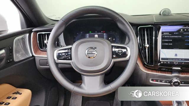 Volvo XC60 second Generation 2023 Белый из Кореи, фото 4