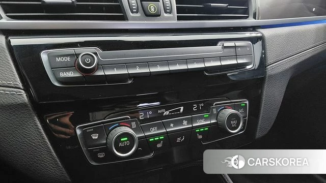 BMW X1 (F48) 2021 Черный из Кореи, фото 4