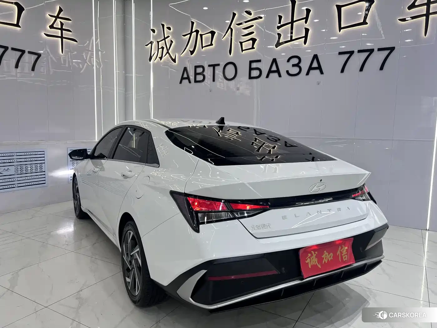 Hyundai Elantra 2023 Белый из Китая, фото 4