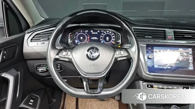Volkswagen Tiguan Allspace 2020 Серебристо-серый из Кореи, фото 4
