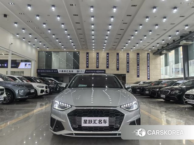Audi A4L 2022 Серебристо-серый из Китая, фото 4