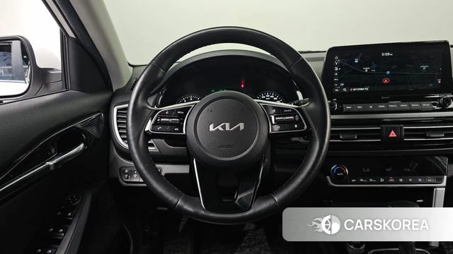 Kia Seltos 2022 Белый из Кореи, фото 4