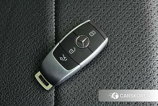 Mercedes-Benz GLC 2023 Белый из Китая, фото 4