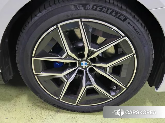 BMW 5 Series (G60) 2025 Белый из Кореи, фото 4