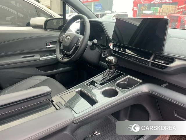 Toyota Saina 2024 Белый из Китая, фото 4