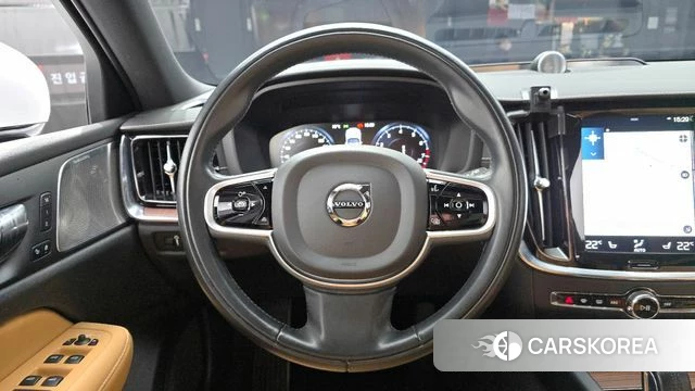 Volvo V60 Cross-Country 2nd Generation 2020 Белый из Кореи, фото 4