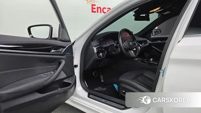 BMW 5 Series (G30) 2021 Белый из Кореи, фото 4