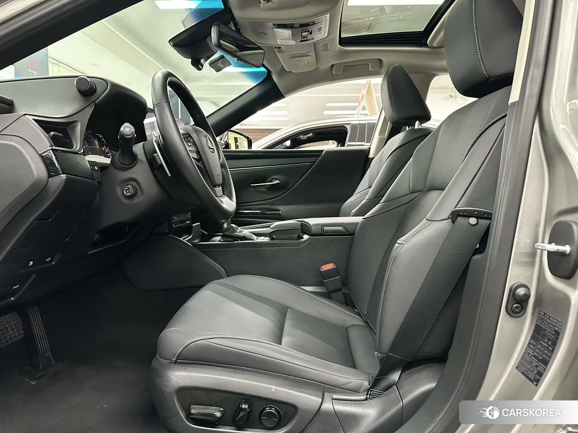 Lexus ES 2021 Темно-серый из Китая, фото 4