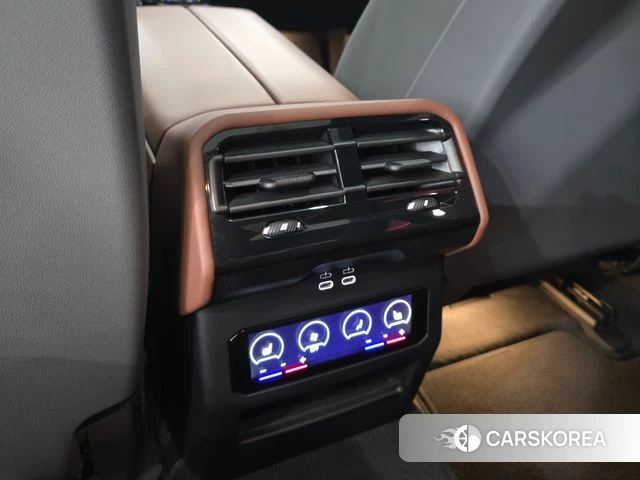 BMW 5 Series (G60) 2025 Серебристо-серый из Кореи, фото 4