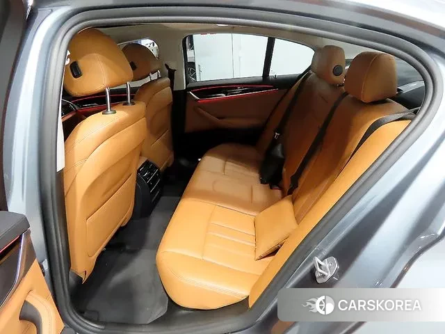 BMW 5 Series (G30) 2019 Серебристо-серый из Кореи, фото 4