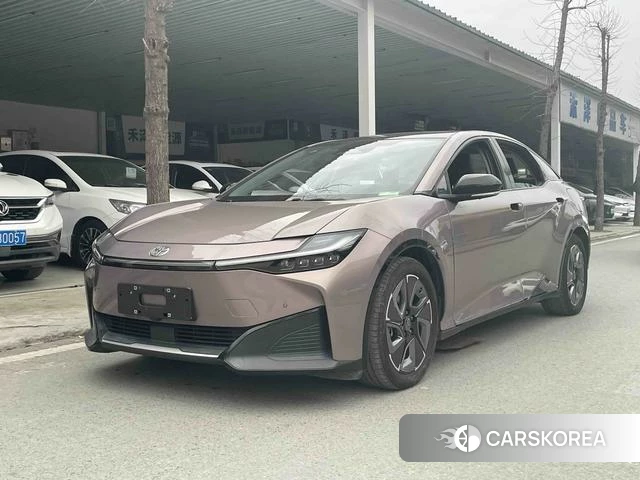 Toyota bZ3 2023 Коричневый из Китая, фото 4