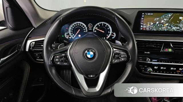 BMW 5 Series (G30) 2018 Белый из Кореи, фото 4