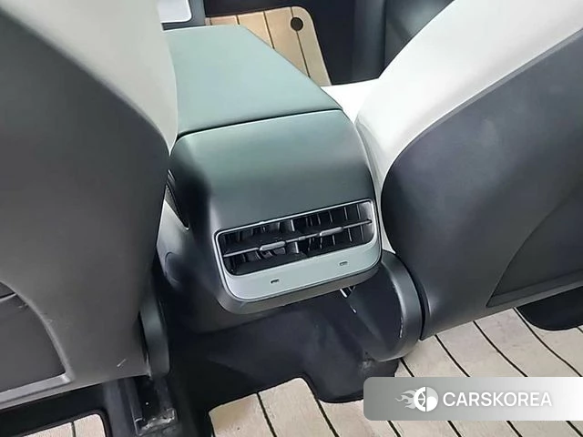 Tesla Model Y 2023 Черный из Кореи, фото 4