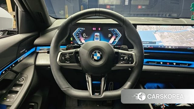 BMW 5 Series (G60) 2025 Светло-серебряный цвет из Кореи, фото 4
