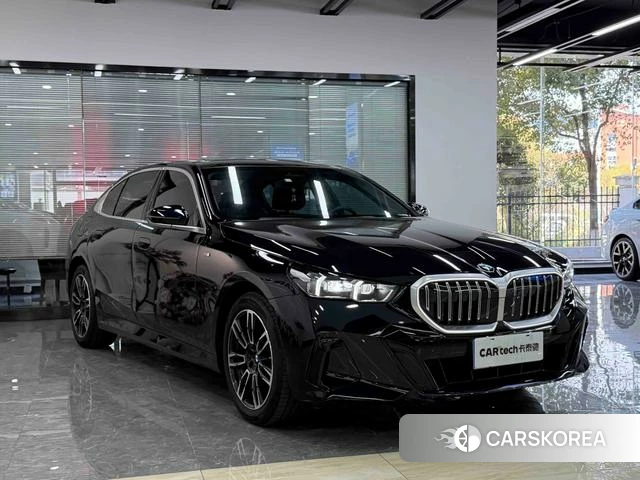 BMW 5 series 2025 Черный из Китая, фото 4