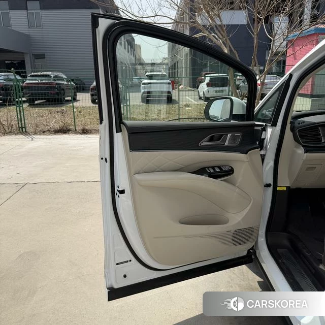 Denza D9 EV 2026 Белый из Китая, фото 4