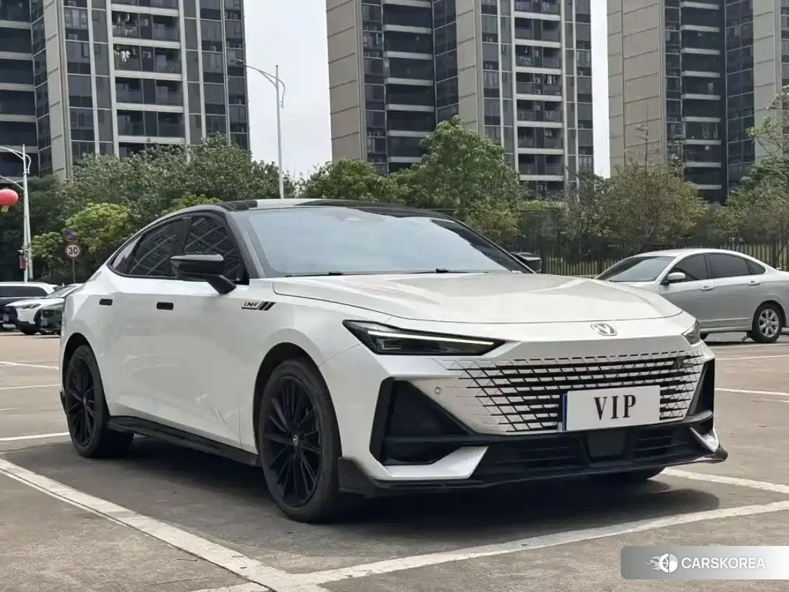 Chang'an UNI-V 2024 Белый из Китая, фото 4