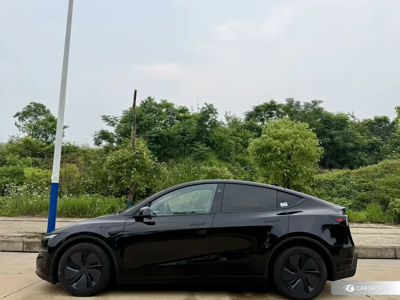 Tesla Model Y 2025 Черный из Китая, фото 4