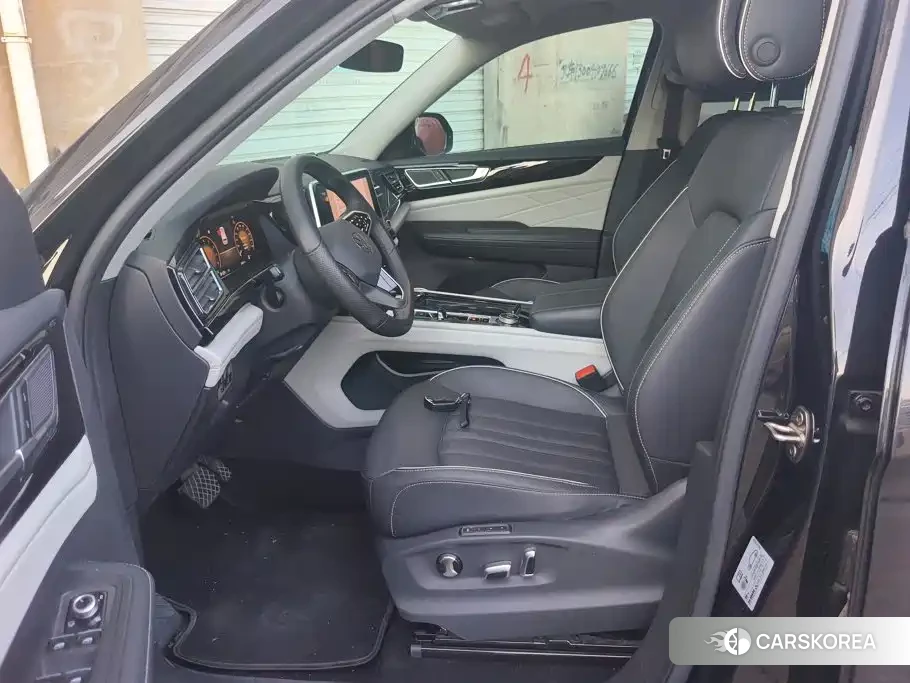 Volkswagen Touareg 2023 Черный из Китая, фото 4
