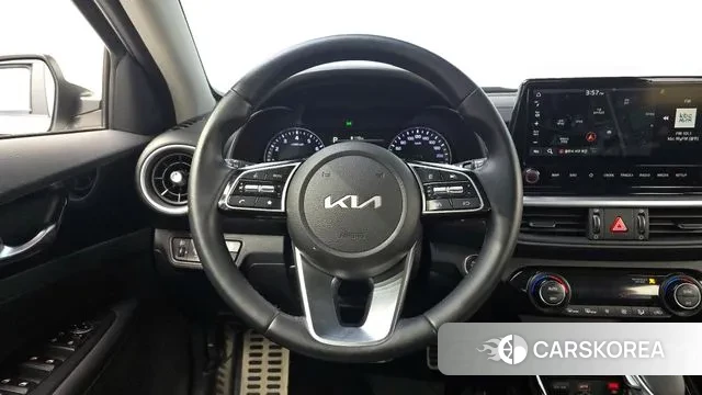 Kia The New K3 2nd generation 2023 Белый из Кореи, фото 4