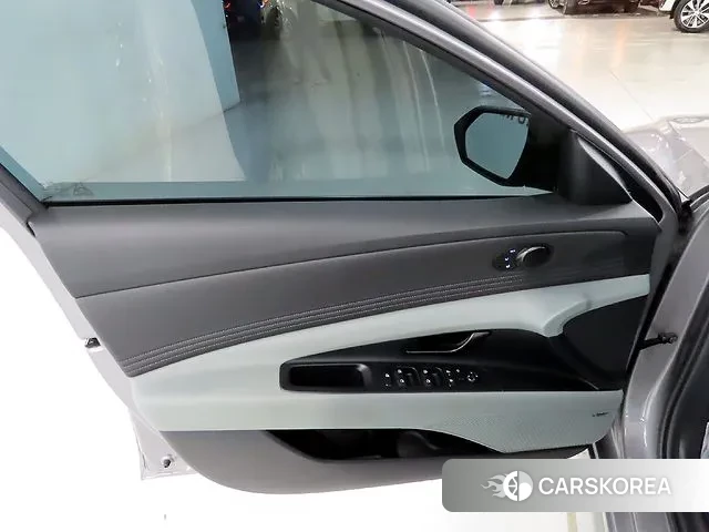 Hyundai The New Avante (CN7) 2024 Серебристо-серый из Кореи, фото 4