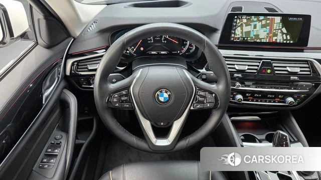 BMW 5 Series (G30) 2018 Белый из Кореи, фото 4