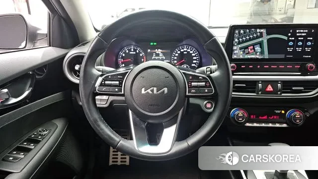Kia The New K3 2nd generation 2023 Белый из Кореи, фото 4