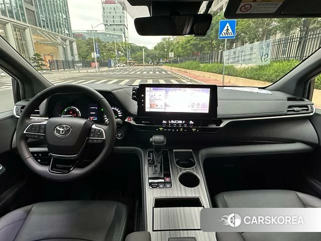 Toyota Saina 2025 Серебристо-серый из Китая, фото 4