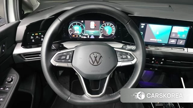 Volkswagen Golf 8th Generation 2024 Белый из Кореи, фото 4