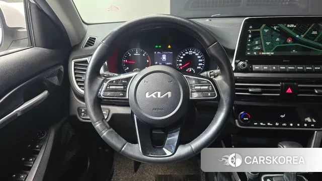 Kia Seltos 2022 Белый из Кореи, фото 4