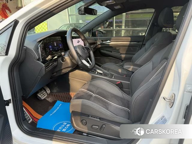 Volkswagen Golf 2024 Белый из Китая, фото 4