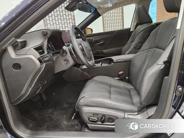 Lexus ES300h 7th generation 2025 Синий из Кореи, фото 4