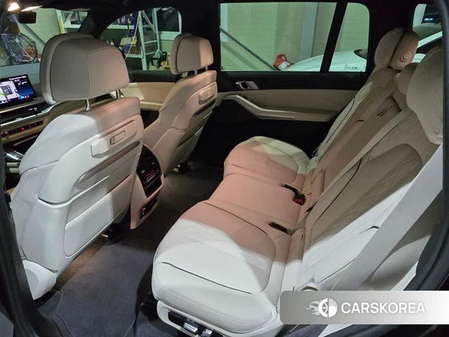 BMW X7 (G07) 2025 Черный из Кореи, фото 4
