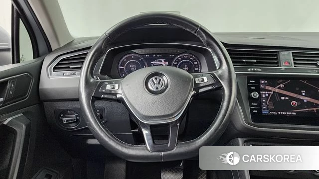 Volkswagen Tiguan second Generation 2018 Серебристо-серый из Кореи, фото 4
