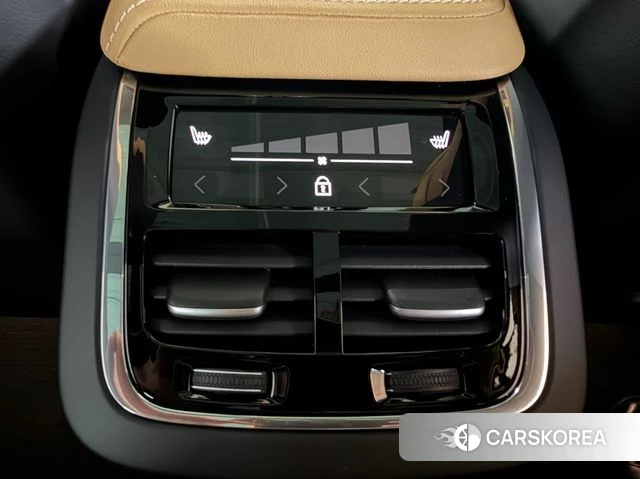 Volvo XC60 second Generation 2024 Белый из Кореи, фото 4