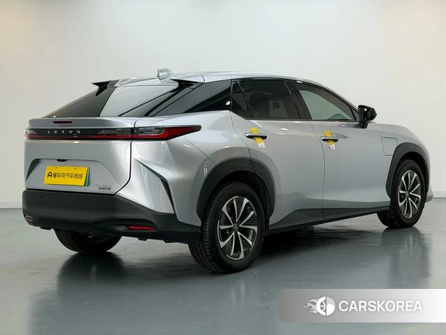 Lexus RZ 2023 Серебристо-серый из Китая, фото 4