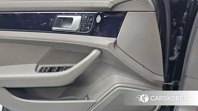 Porsche Panamera (971) 2018 Черный из Кореи, фото 4