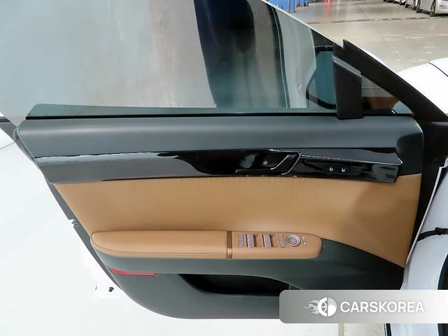 Hyundai Grandeur Hybrid (GN7) 2023 Белый из Кореи, фото 4