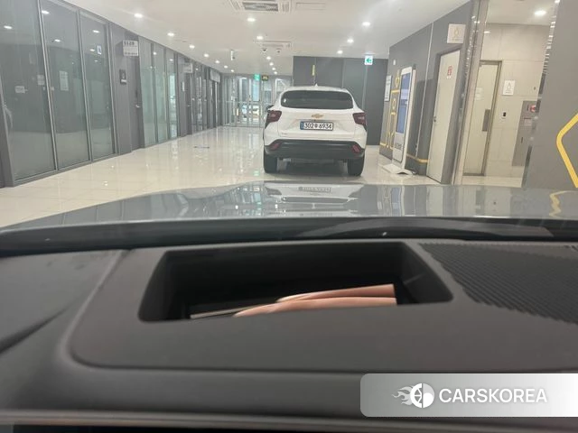 BMW 5 Series (G60) 2024 Светло-серебряный цвет из Кореи, фото 4