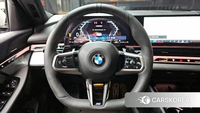 BMW 5 Series (G60) 2025 Белый из Кореи, фото 4