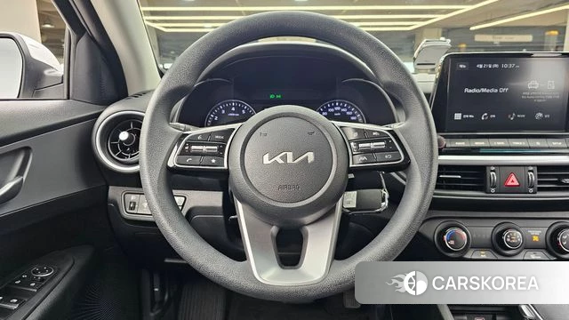 Kia The New K3 2nd generation 2023 Белый из Кореи, фото 4