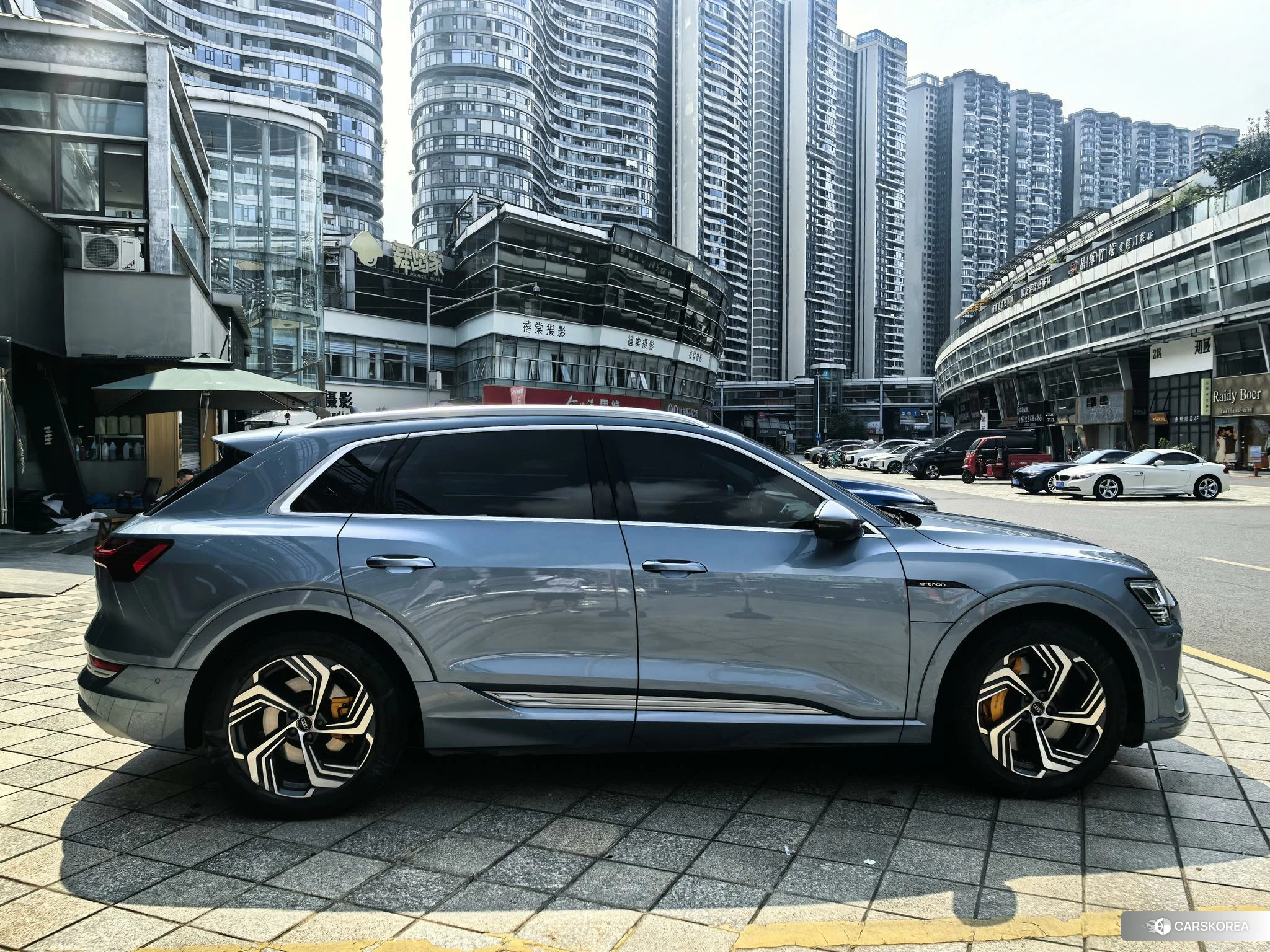 Audi e-tron 2021 Серебристо-серый из Китая, фото 4